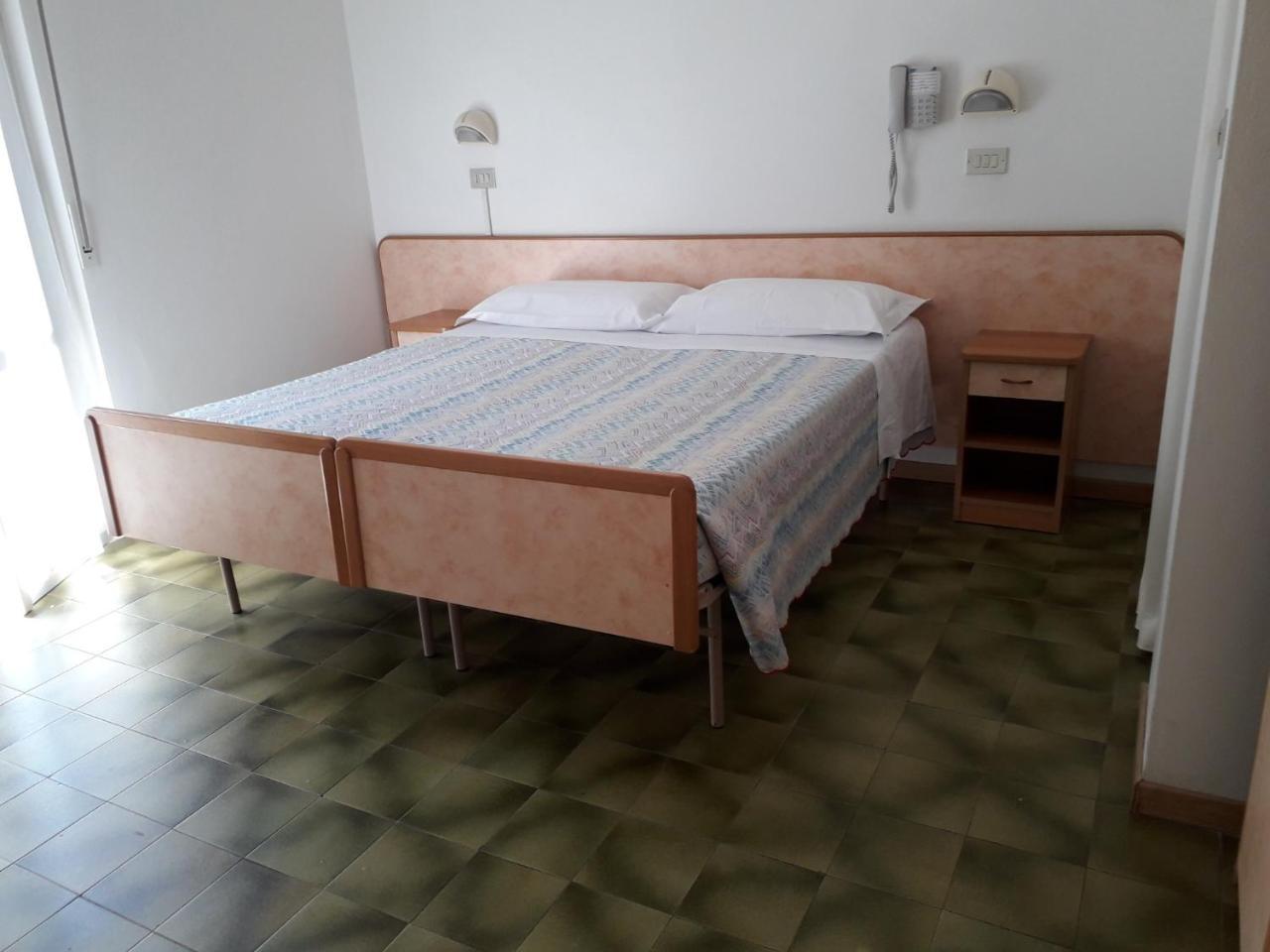 Hotel Lora ริมินี ภายนอก รูปภาพ